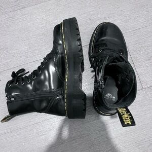 dr. martens 8 eye jadon platform boots